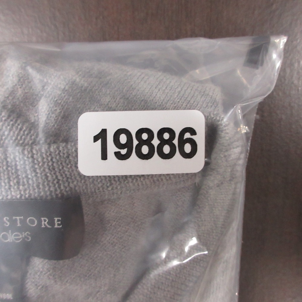 Bloomingdales Sweater Mens XL Gray Merino Wool V-Neck Pullover Knit Heather - Picture 7 of 7